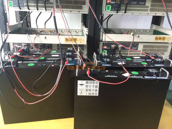 工廠直售 5G基站儲(chǔ)能電源與48V20Ah鐵鋰電池組車(chē)載充電機(jī)應(yīng)用解析